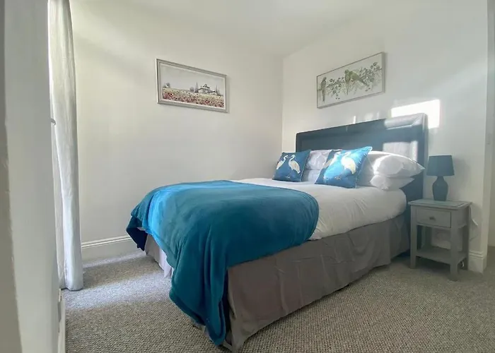 64 Bath Road - Ground Floor